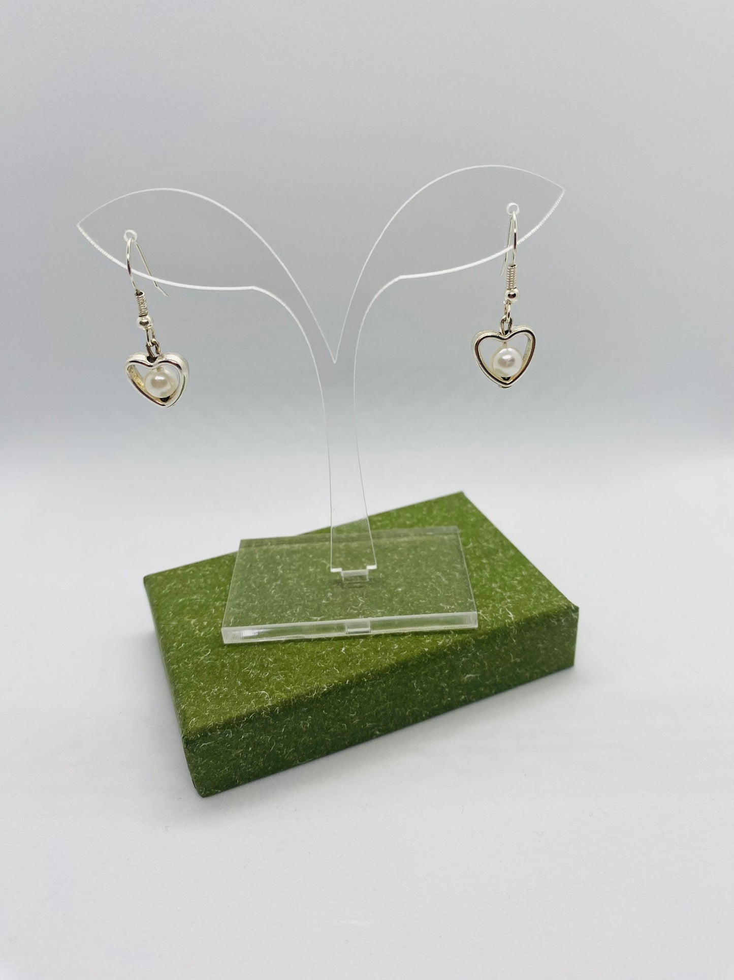 Single Heart White Pearl Bead Earrings